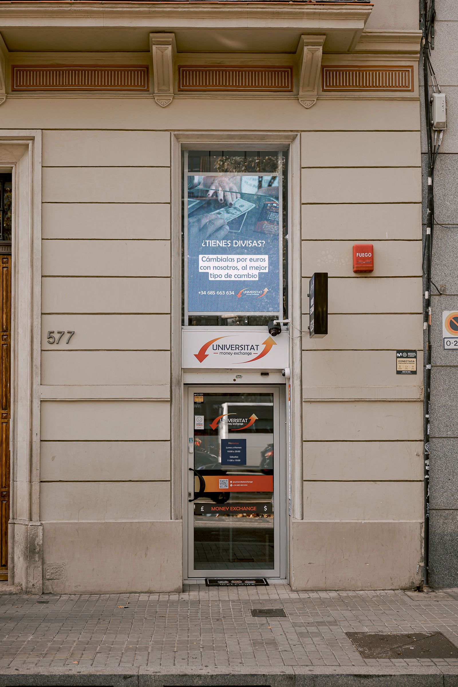 Exterior tienda Universitat