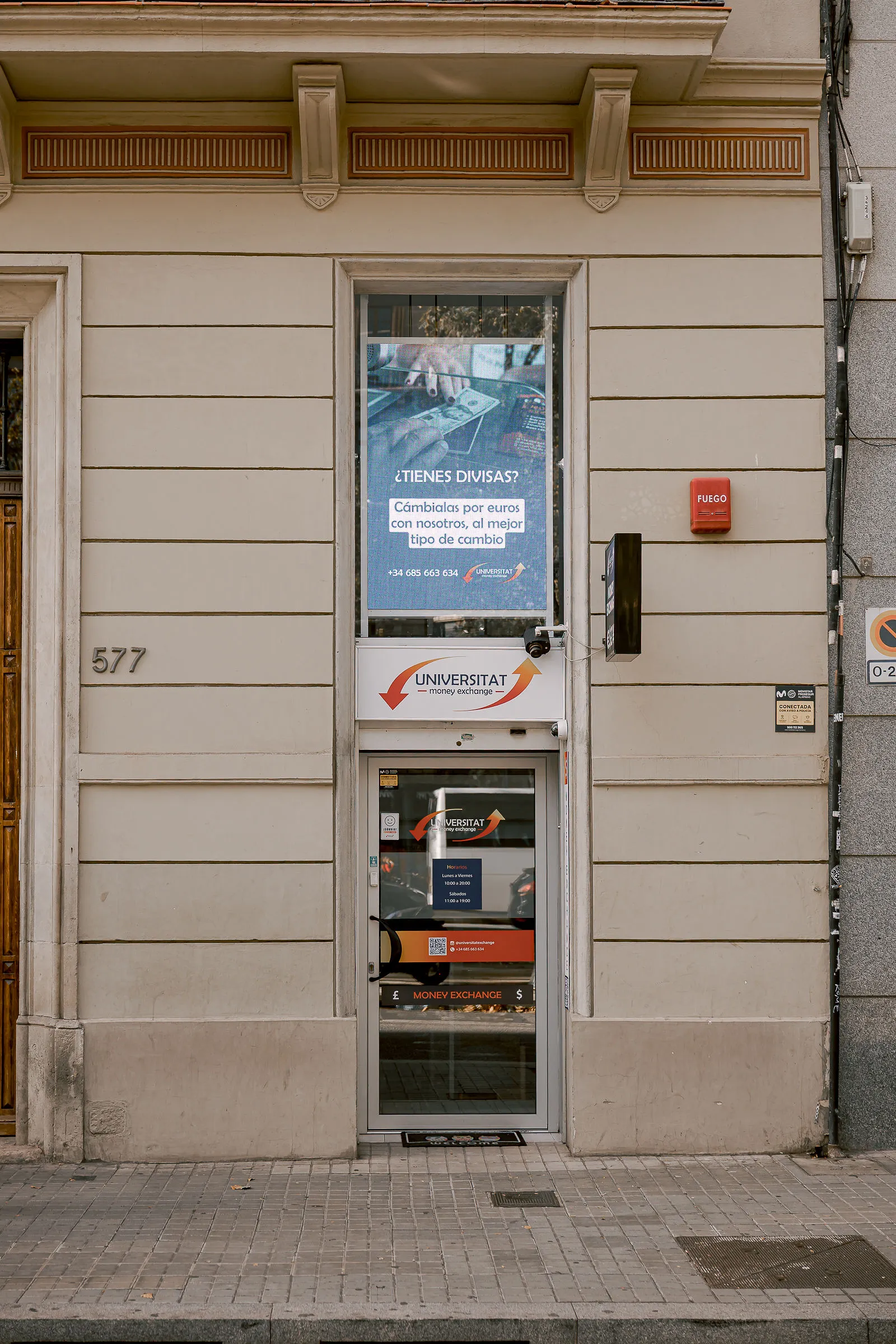 Exterior tienda Universitat